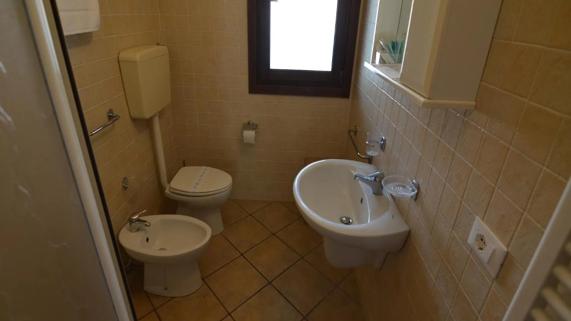 Holiday home Comfy Apartment With Ac Located At The Beach
