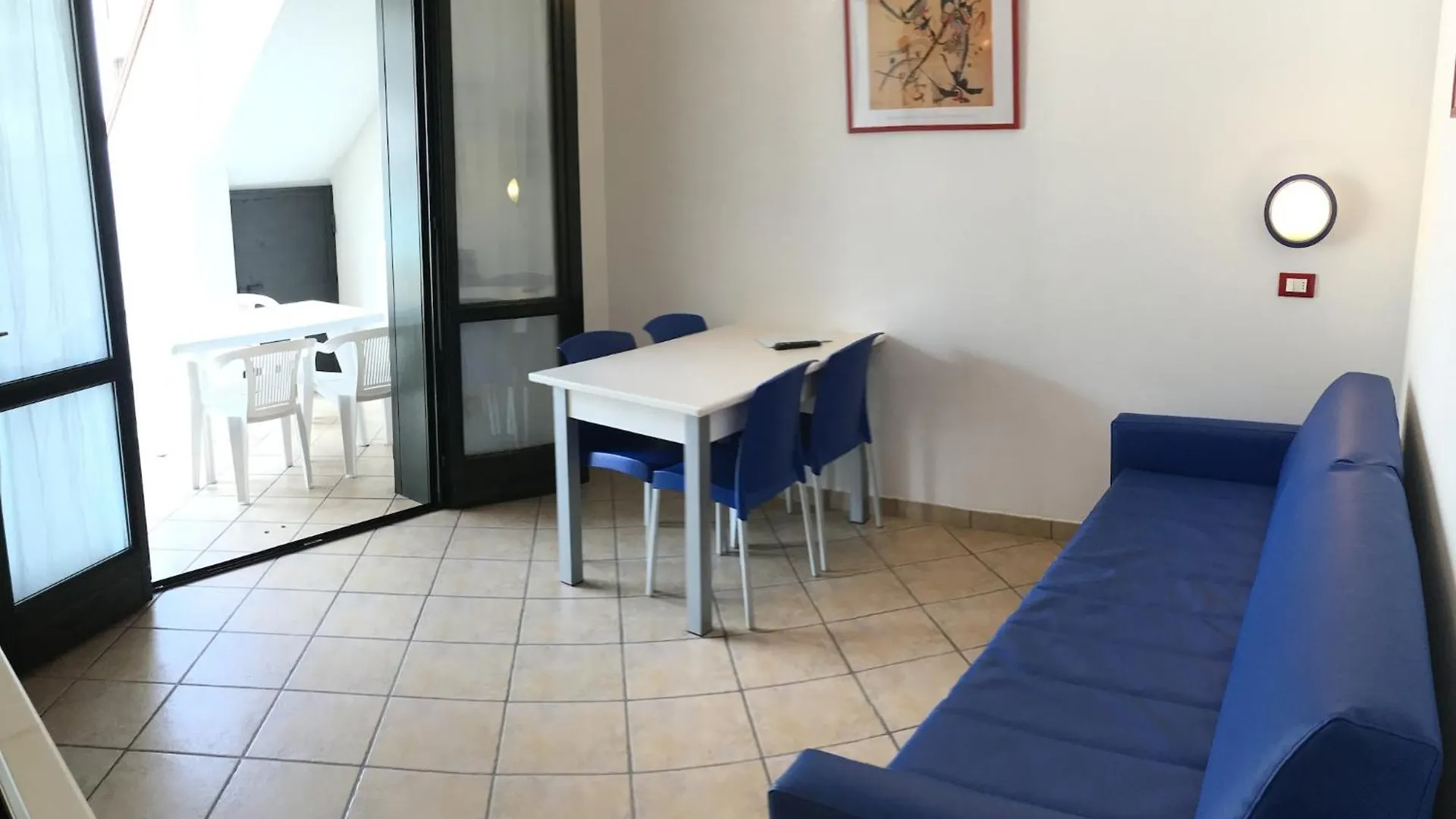Holiday home Comfy Apartment With Ac Located At The Beach