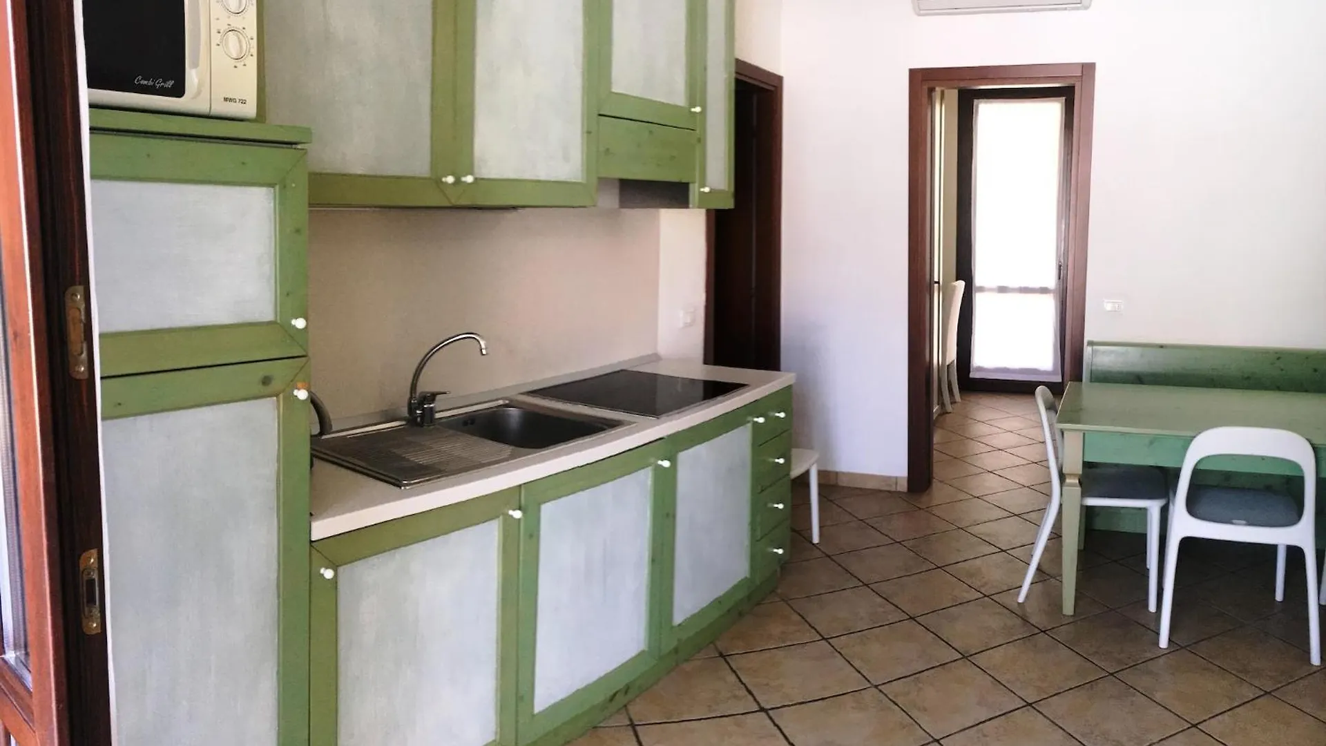 Comfy Apartment With Ac Located At The Beach Italy