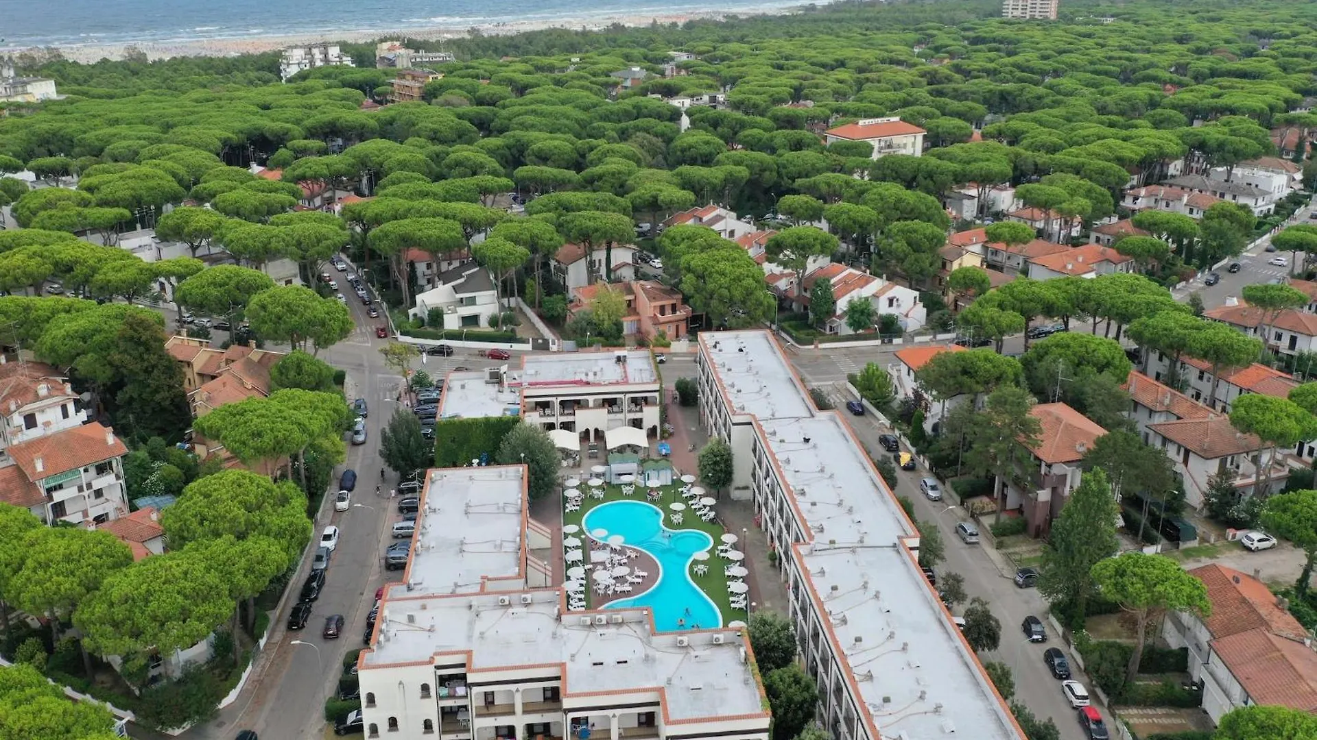 Holiday home Comfy Apartment With Ac Located At The Beach