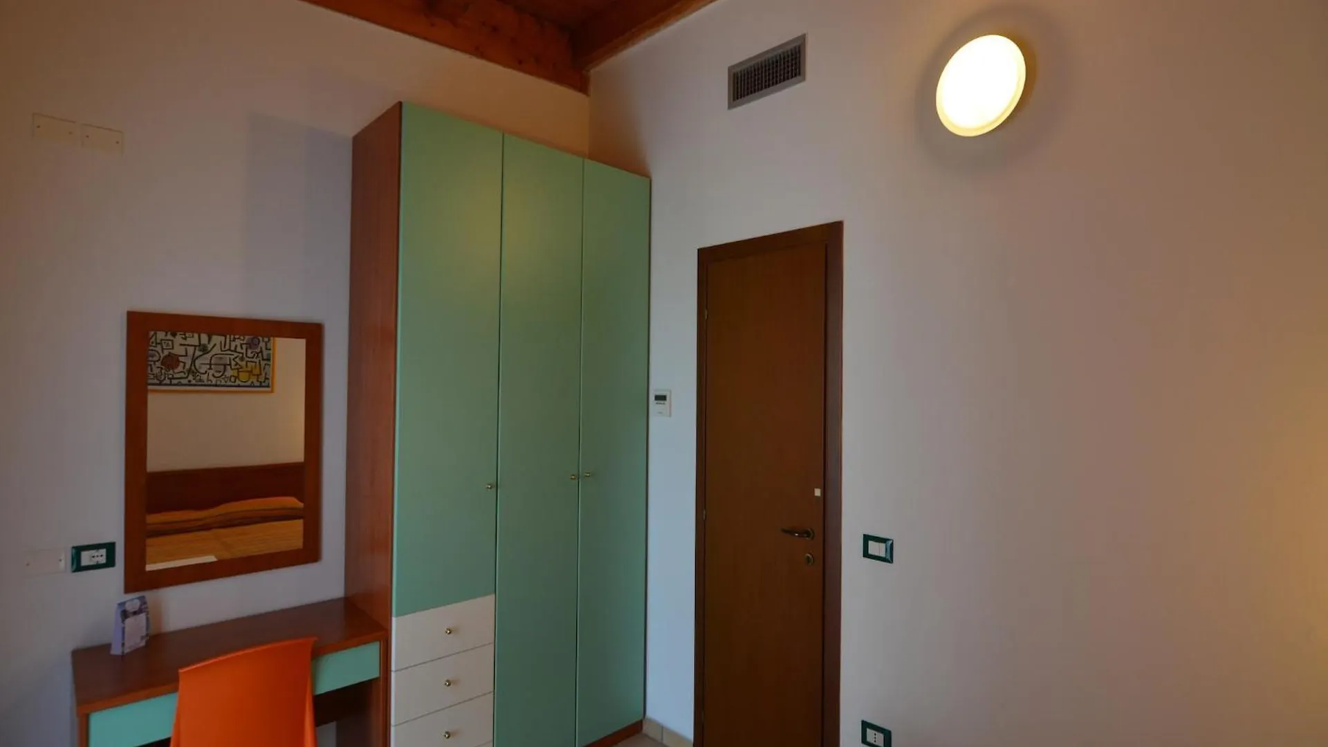 Holiday home Comfy Apartment With Ac Located At The Beach