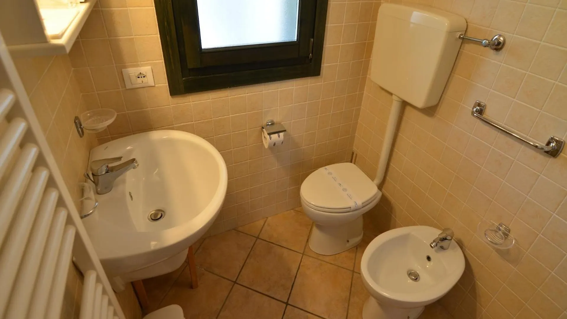 Comfy Apartment With Ac Located At The Beach Italy