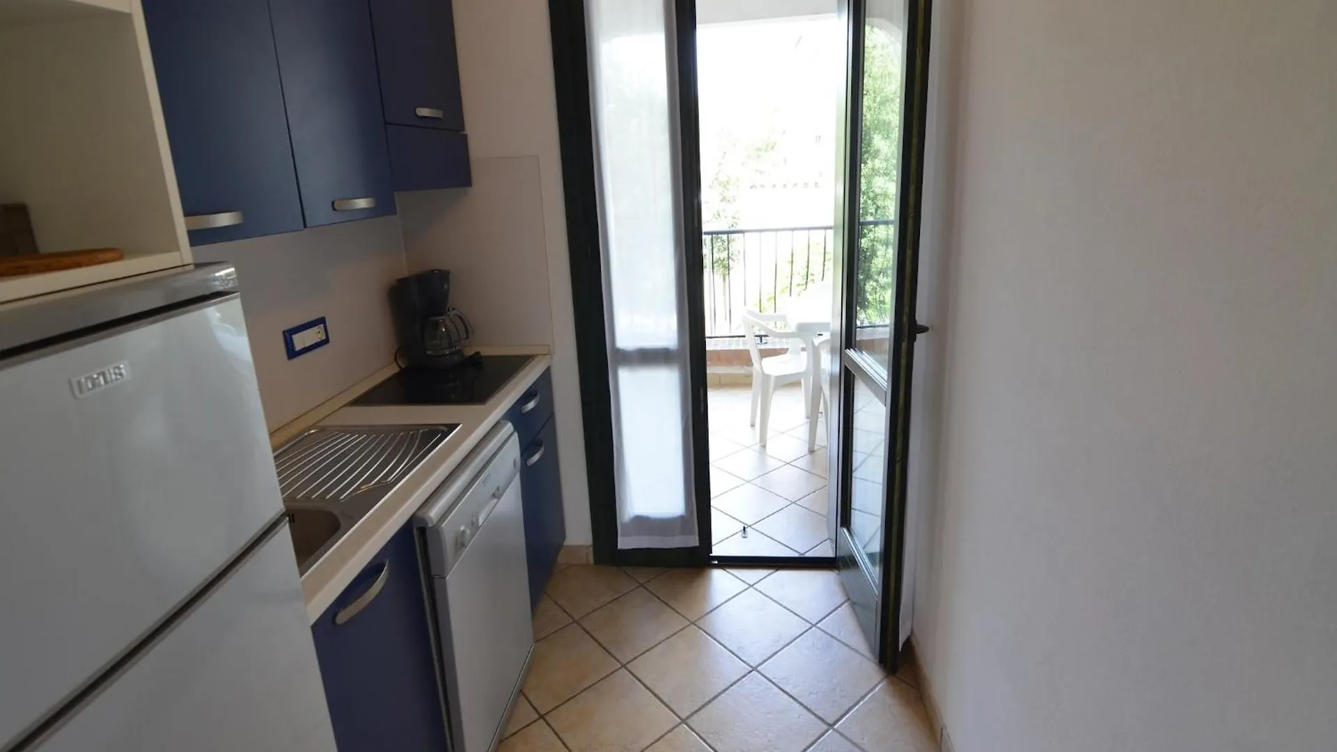 Holiday home Comfy Apartment With Ac Located At The Beach