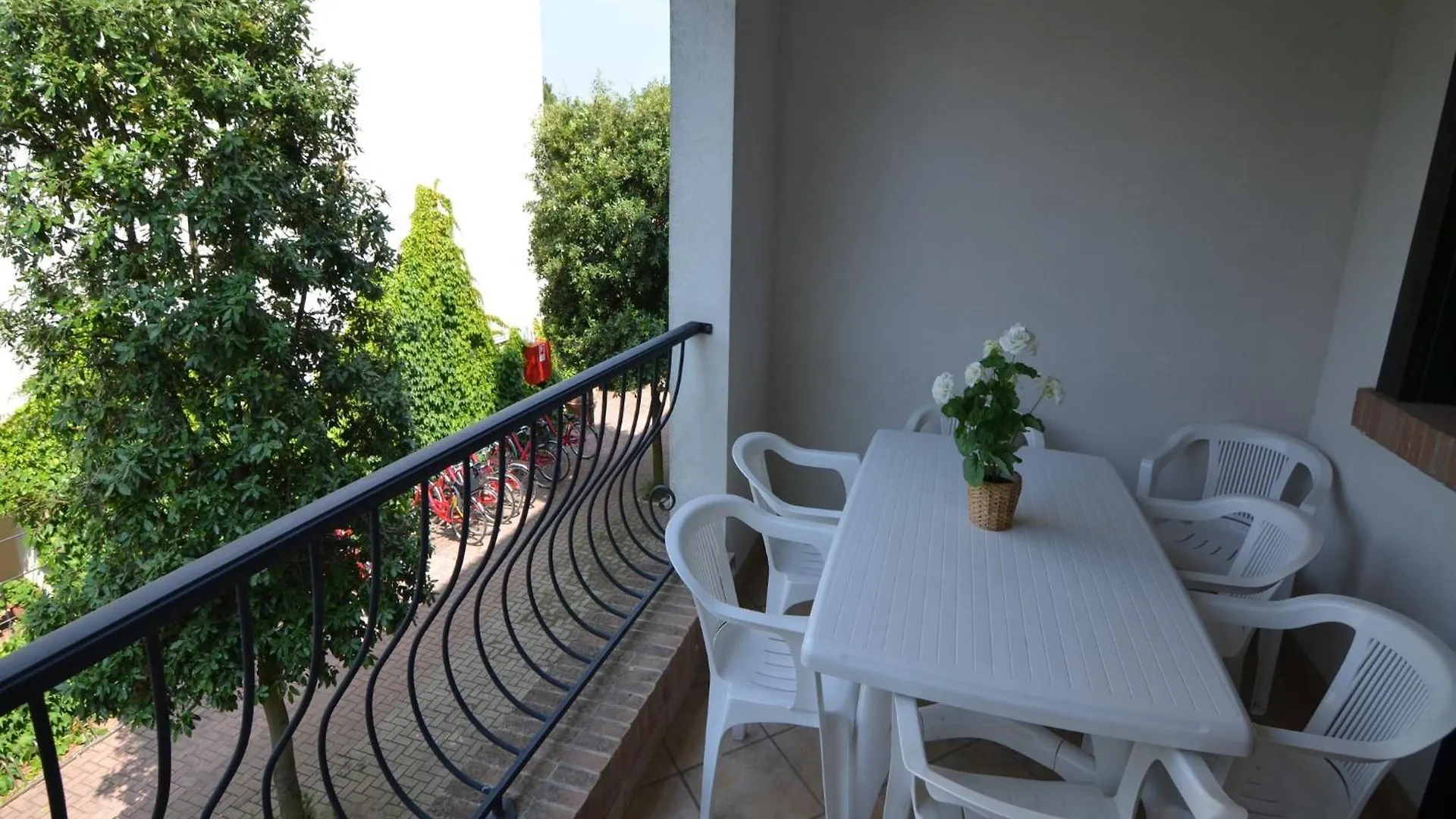 Holiday home Comfy Apartment With Ac Located At The Beach
