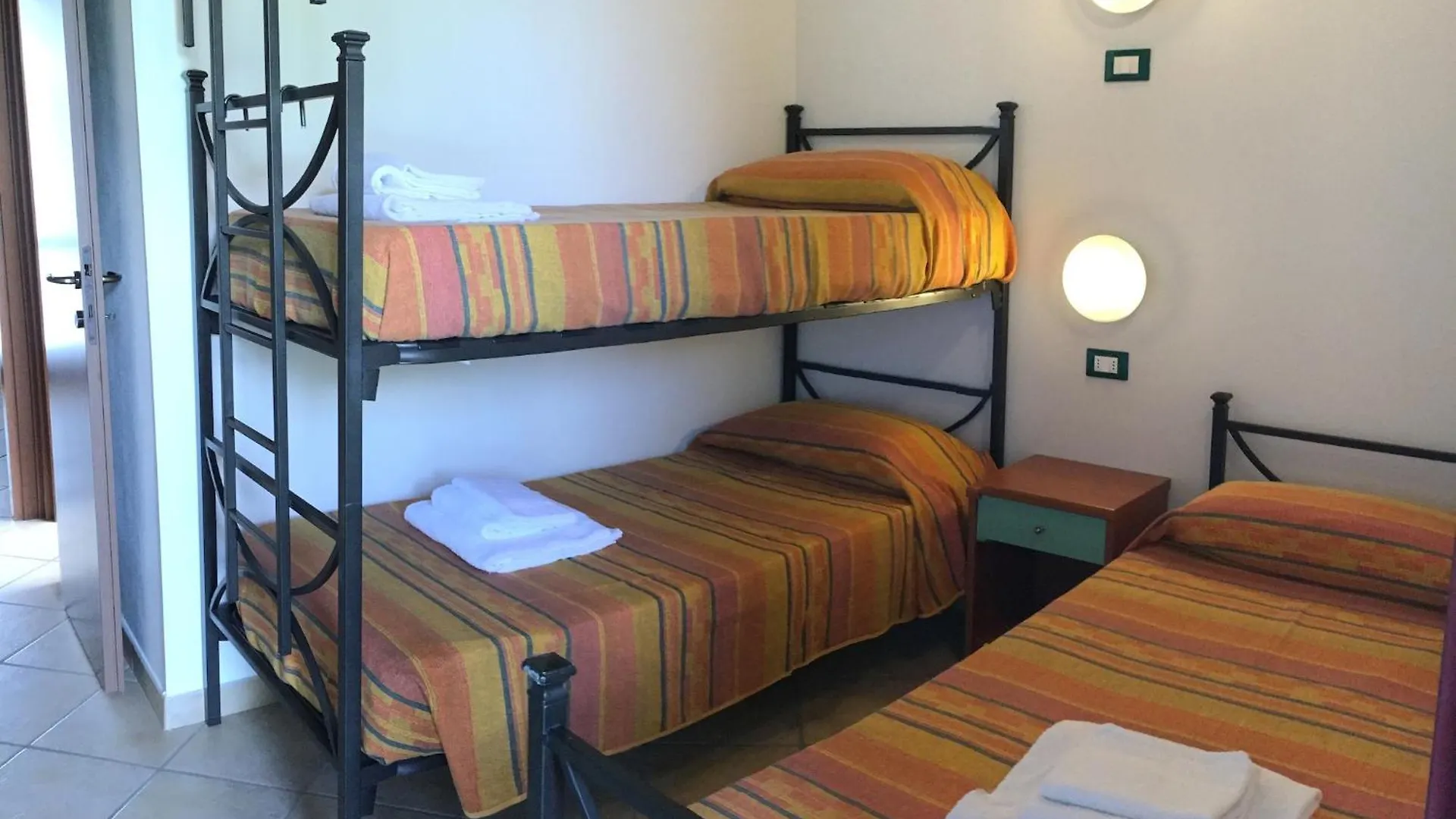 Holiday home Comfy Apartment With Ac Located At The Beach