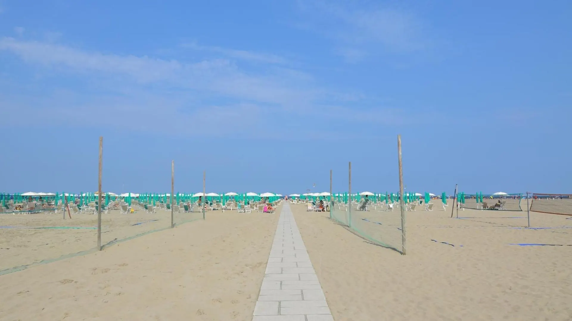 Comfy Apartment With Ac Located At The Beach 0*, Lido di Spina Italy