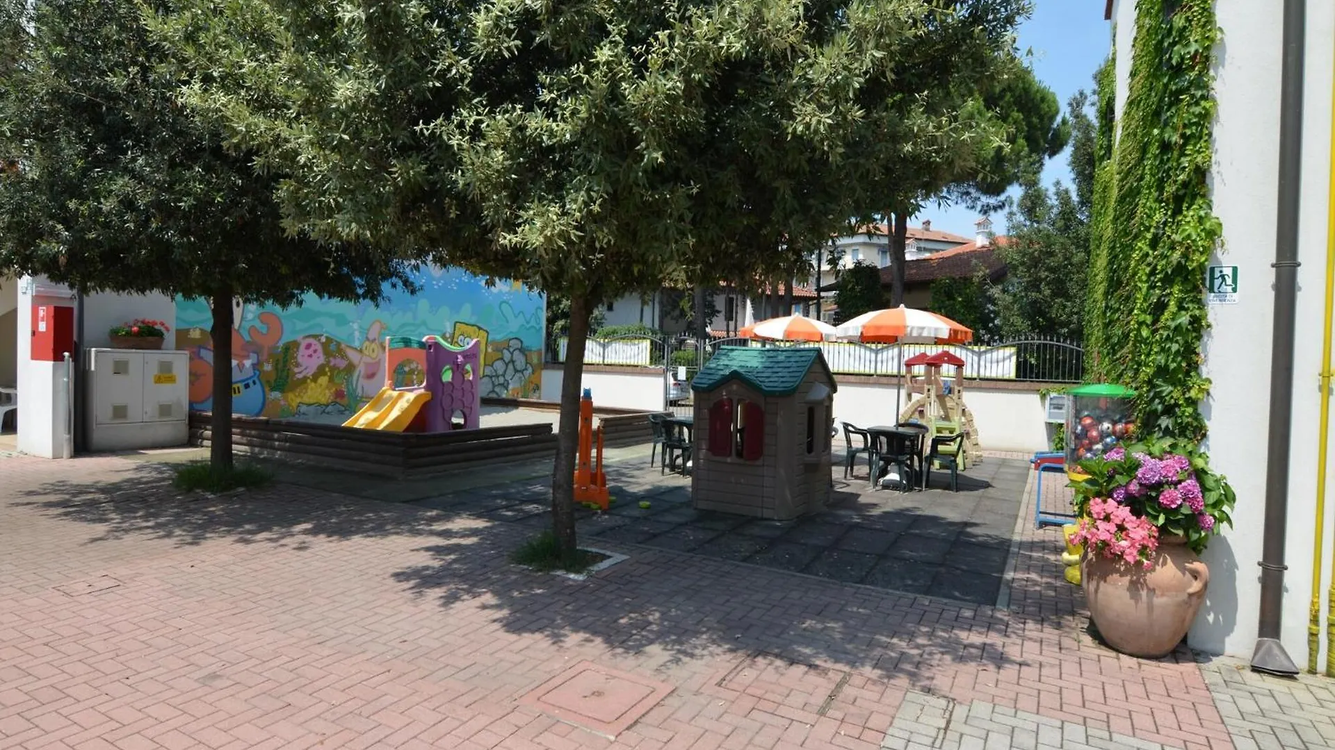 Holiday home Comfy Apartment With Ac Located At The Beach